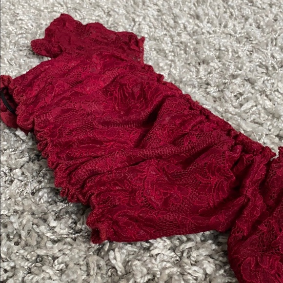 Lacy off the shoulder crop - Picture 2 of 2